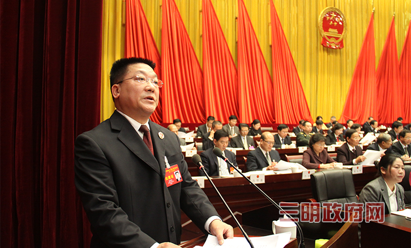 市人民检察院检察长张时贵在会上作报告
