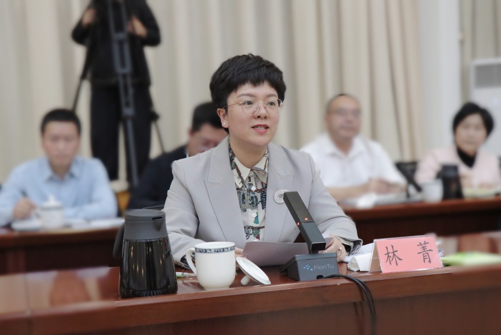 市政府副市长林菁在会上发言