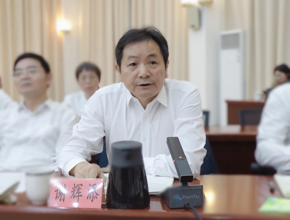 市人大常委会委员谢辉添提问